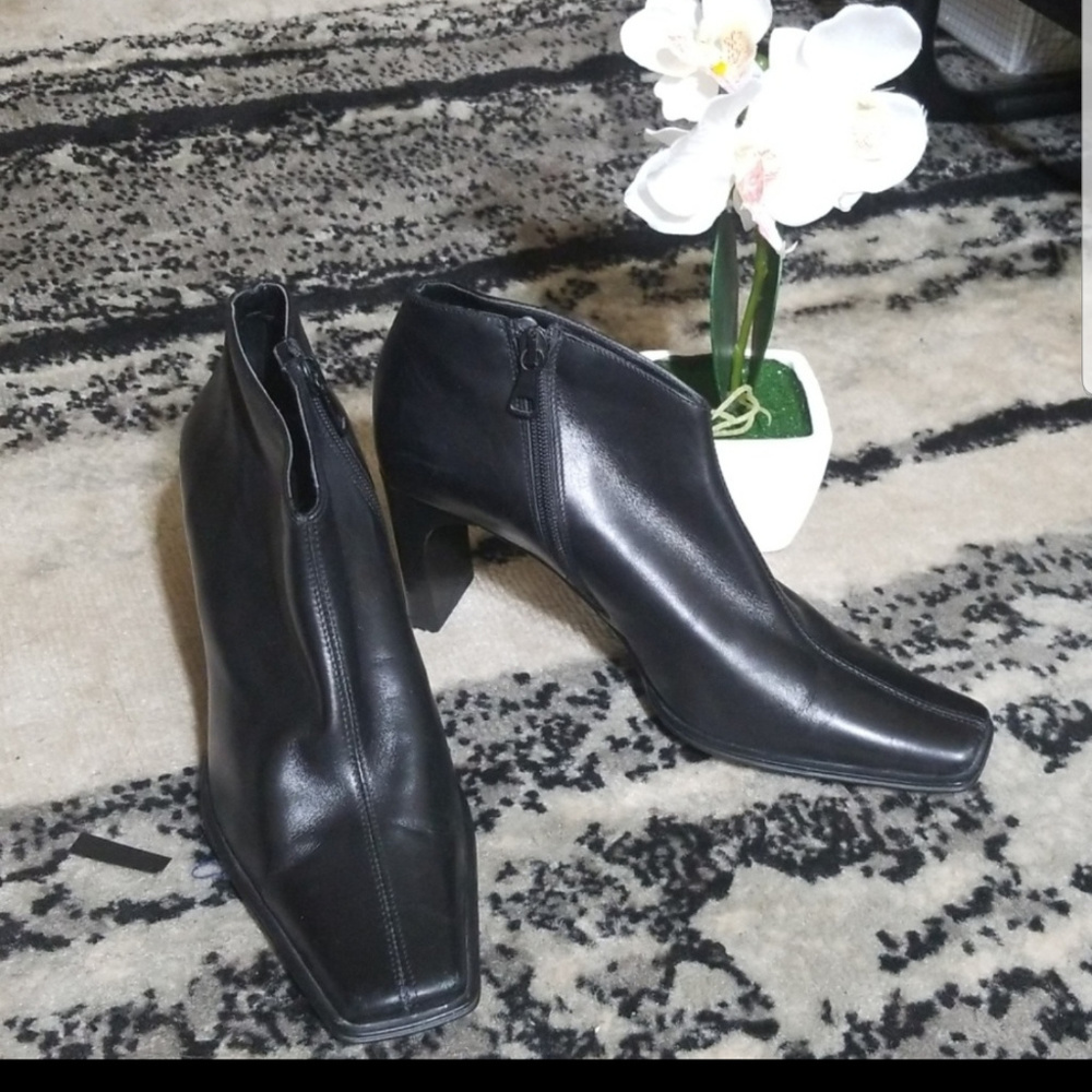GMA | Heeled Ankle Boots | Sz 7 | Black